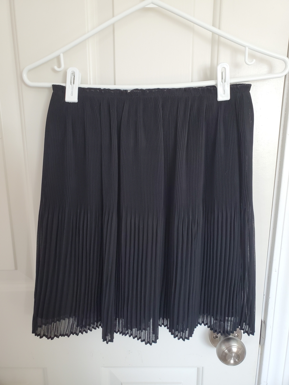 H&M Black Pleated Mini Skirt